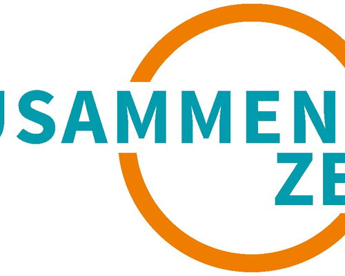 Logo des Projektes ZusammenZeit mit dem Schriftzug in blau und einem orangenen Kreis