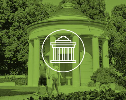 Platzhalterbild mit Brunnentempel im Hintergrund und als Logo-Bildmarke