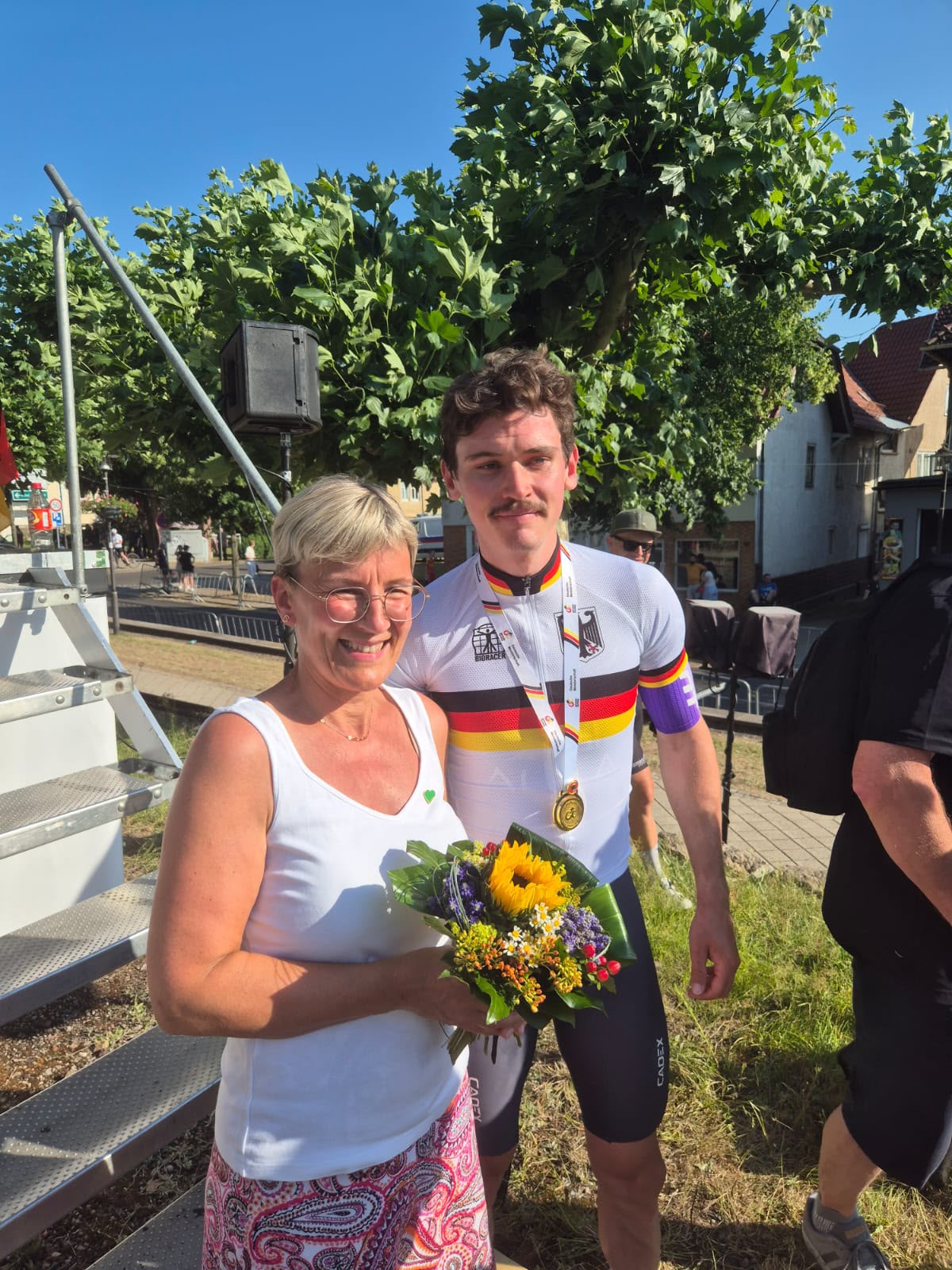 Sieger Felix Engelhardt und Bürgermeisterin Susanne Rakowski