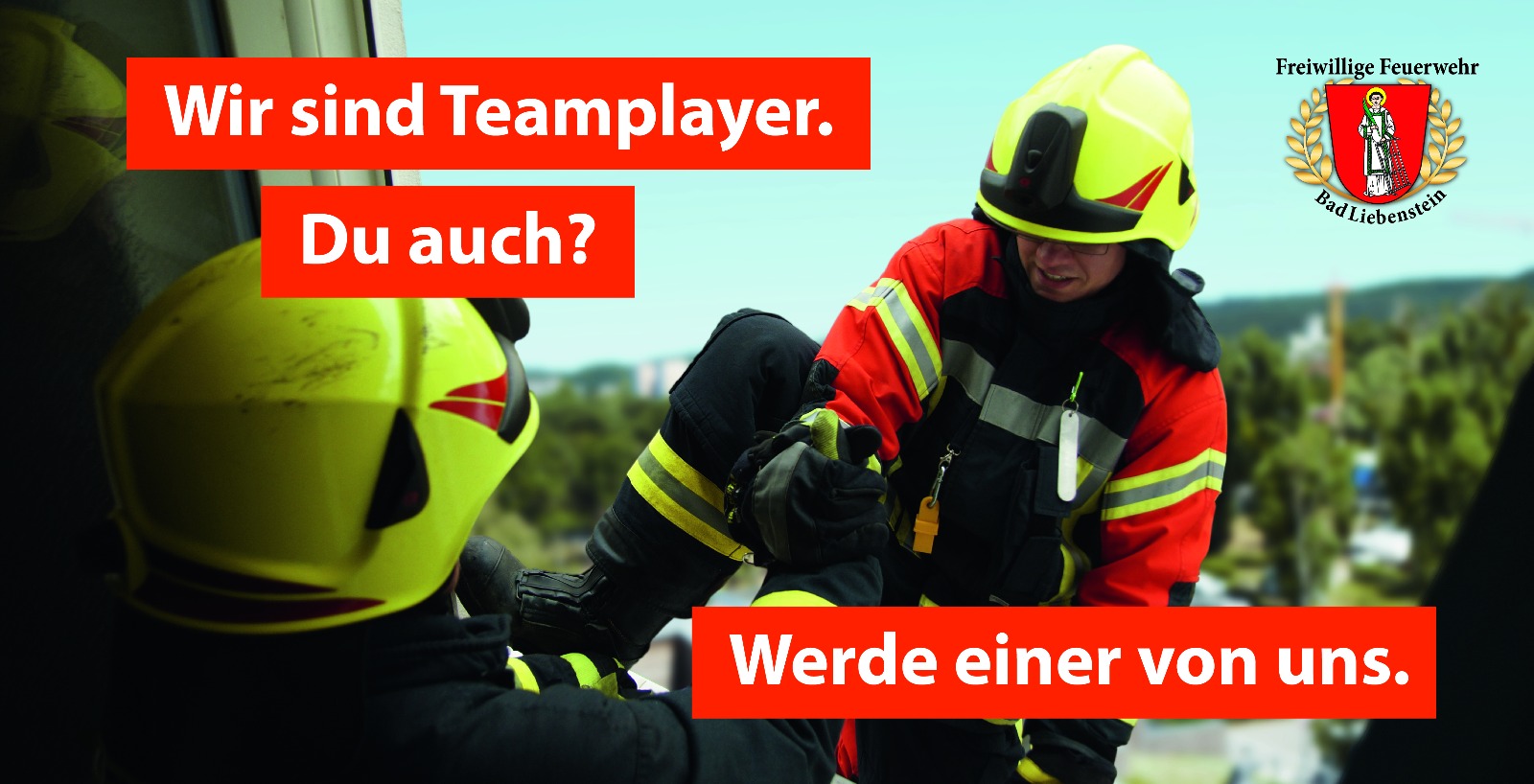 Werbebanner mit Feuerwehrleuten. Text: Wir sind Teamplayer. Du auch? Werde einer von uns.